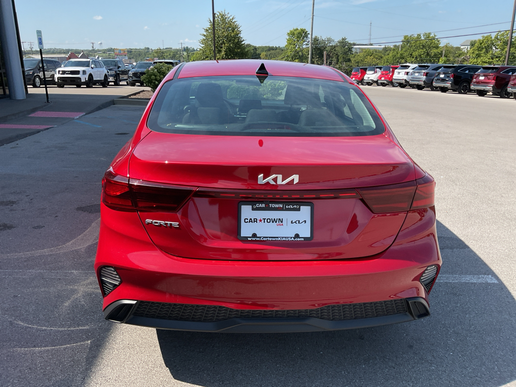 2023 Kia Forte LXS photo 4