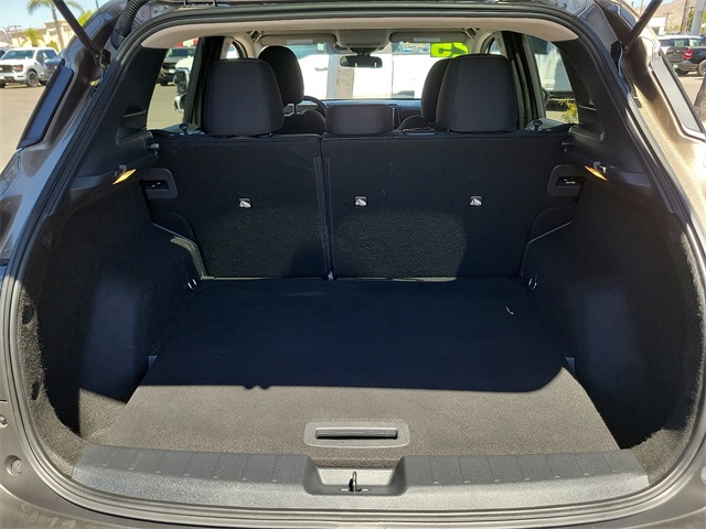 2025 Nissan Kicks SV photo 18