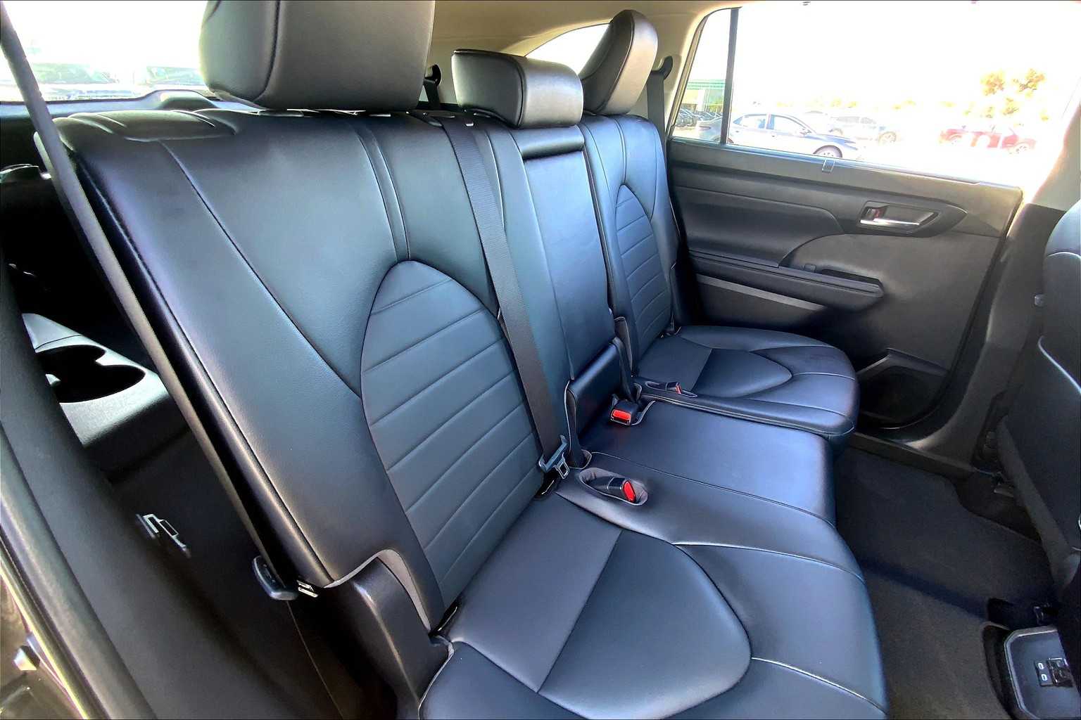 2022 Toyota Highlander XLE photo 17