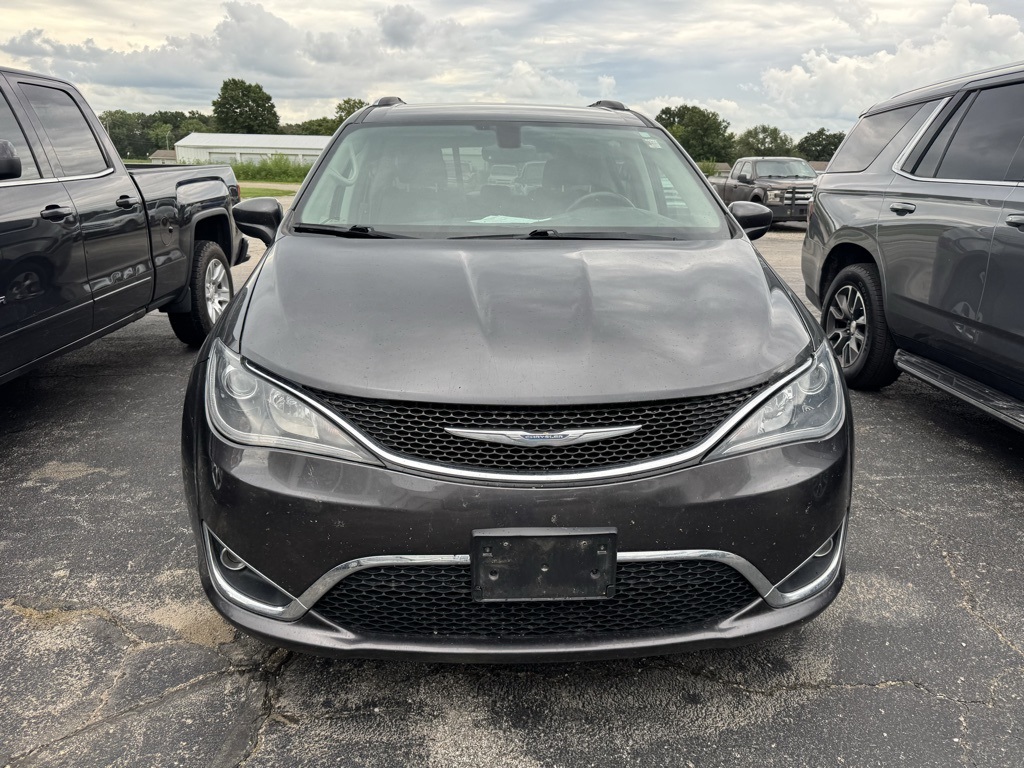 Used 2017 Chrysler Pacifica Touring-L Plus with VIN 2C4RC1EG5HR846636 for sale in Kansas City