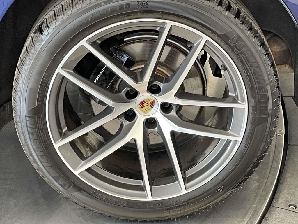 2024 Porsche Macan Base photo 12