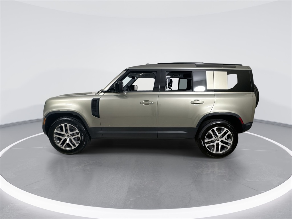 2025 Land Rover Defender 110 S photo 5