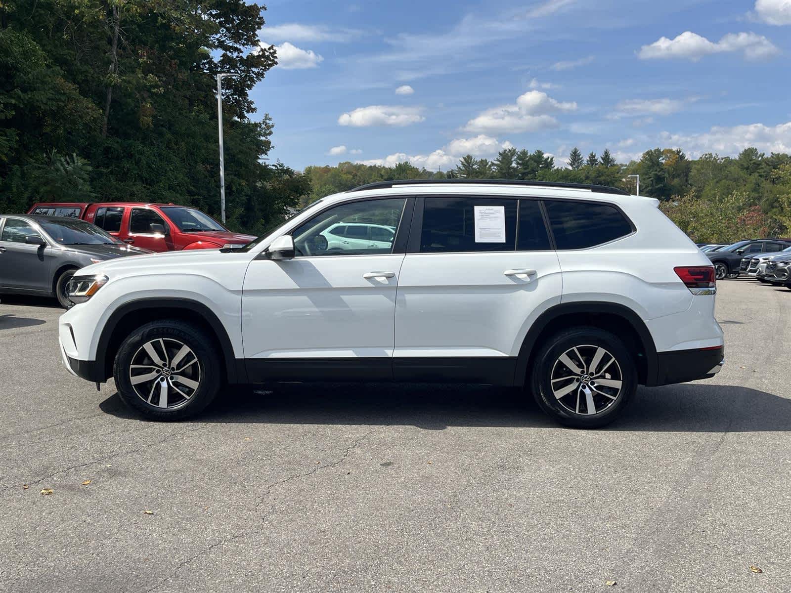 2022 Volkswagen Atlas SE photo 2
