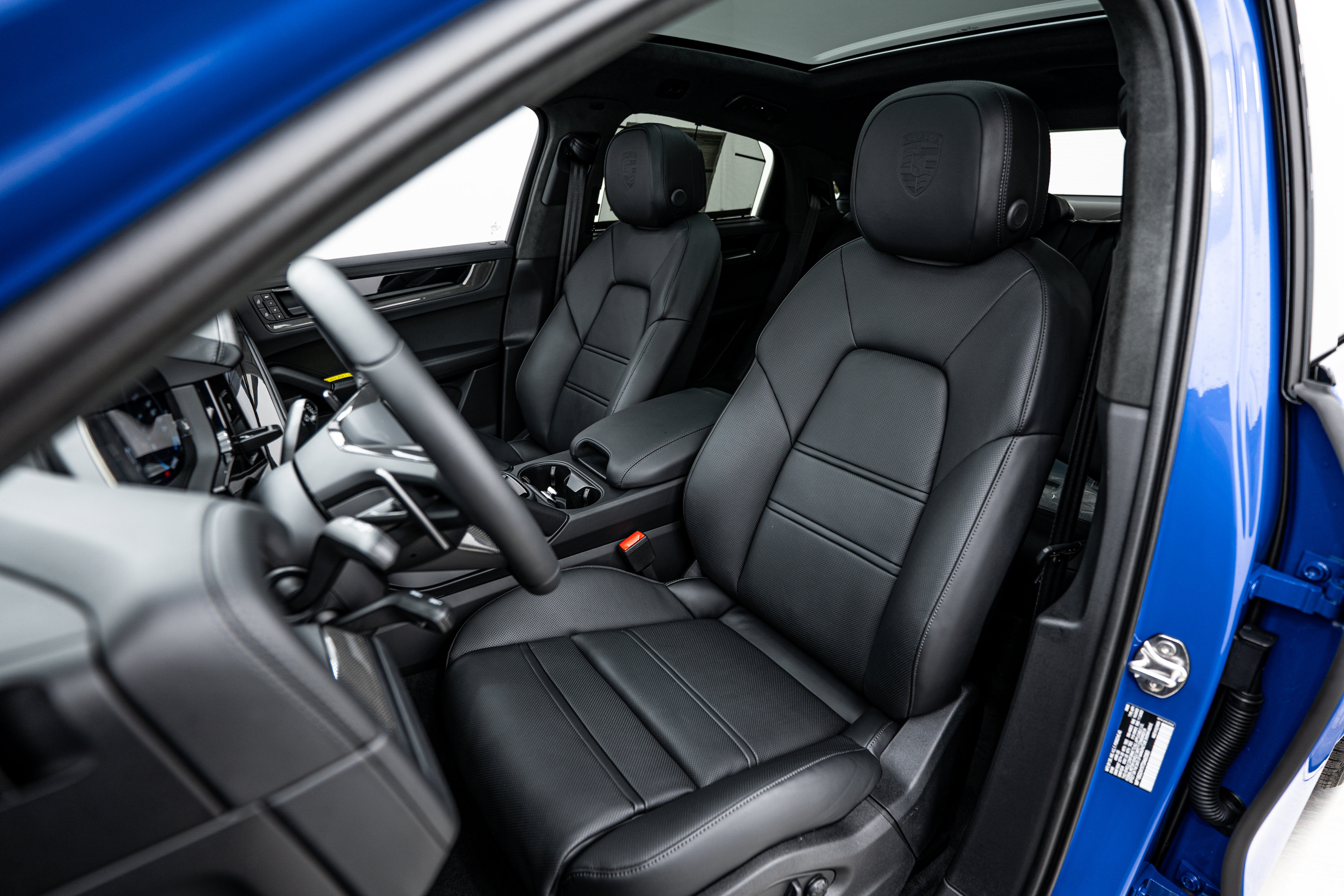 2026 Porsche Cayenne GTS Coupe photo 2