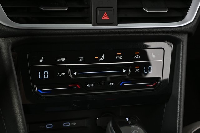 2025 Volkswagen Taos SE photo 13
