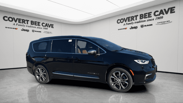 2026 Chrysler Pacifica Pinnacle's photo