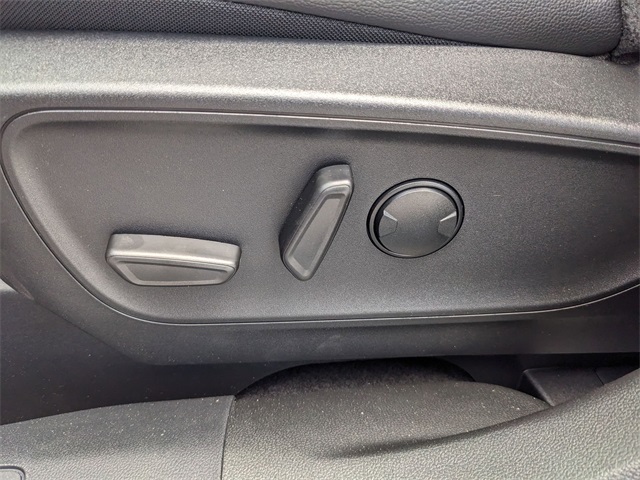 2025 Ford Escape Plug-In Hybrid photo 7