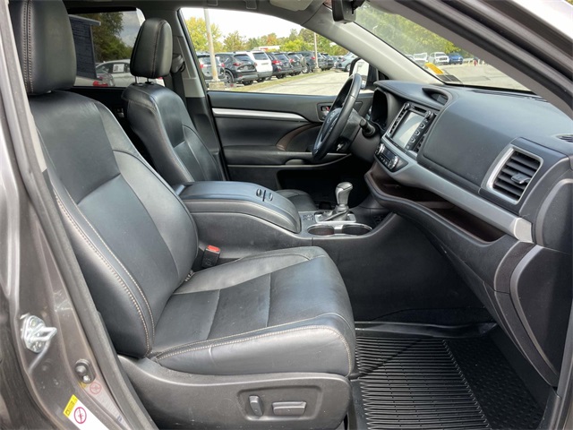 2017 Toyota Highlander SE XLE photo 16