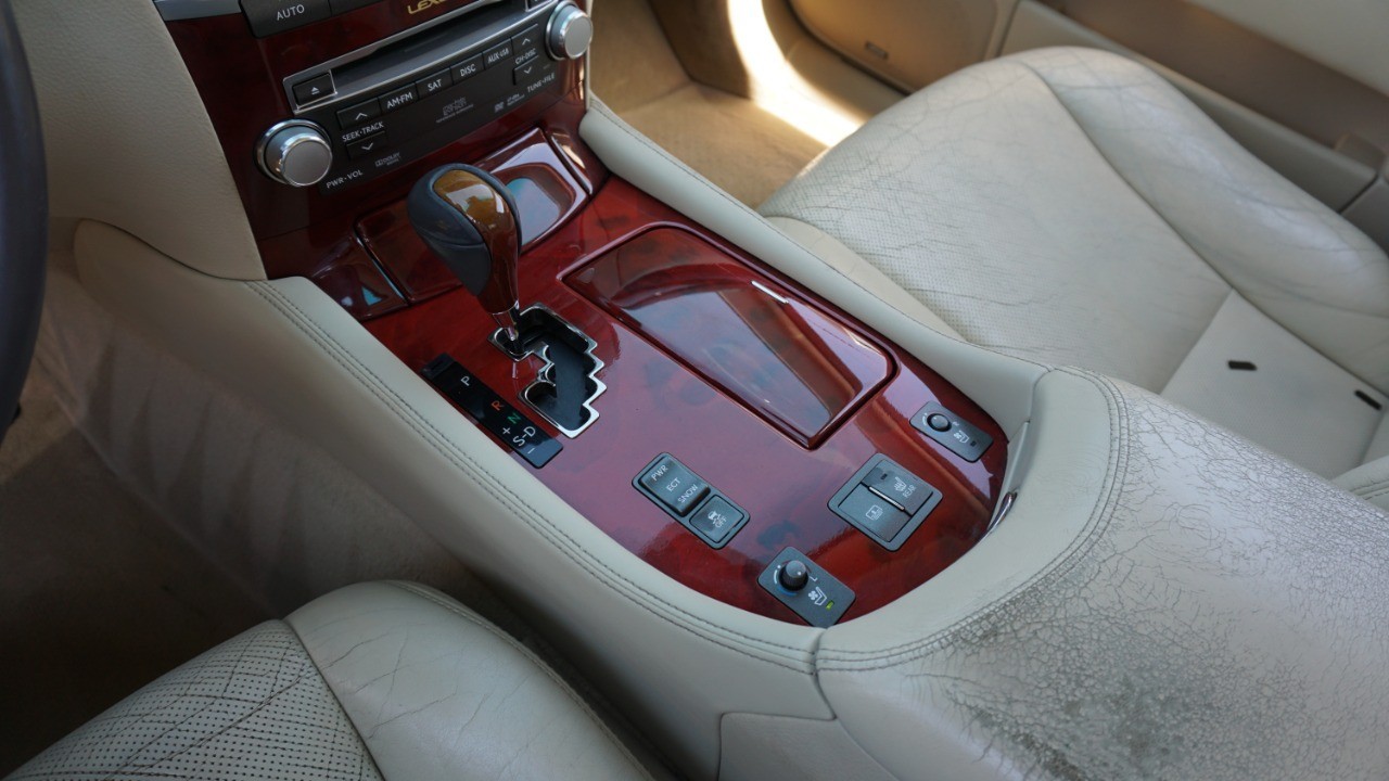 2011 Lexus LS 460 photo 20