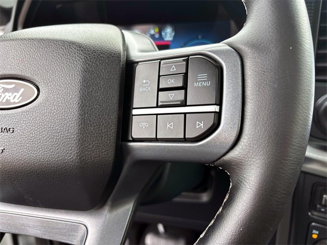 Used 2025 White Metallic Ford Lariat image 23