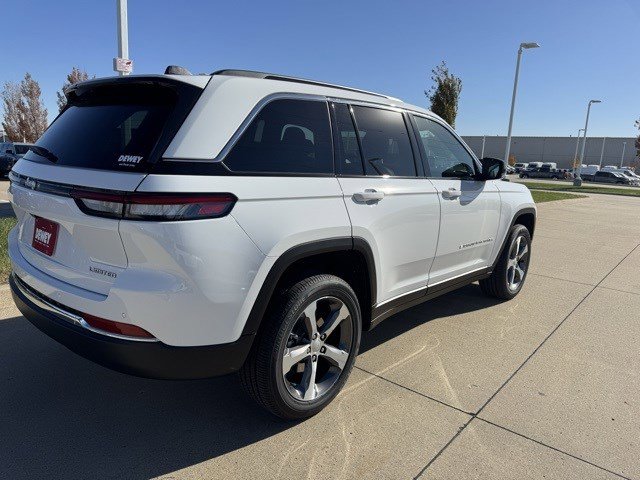 2025 Jeep Grand Cherokee Limited photo 3