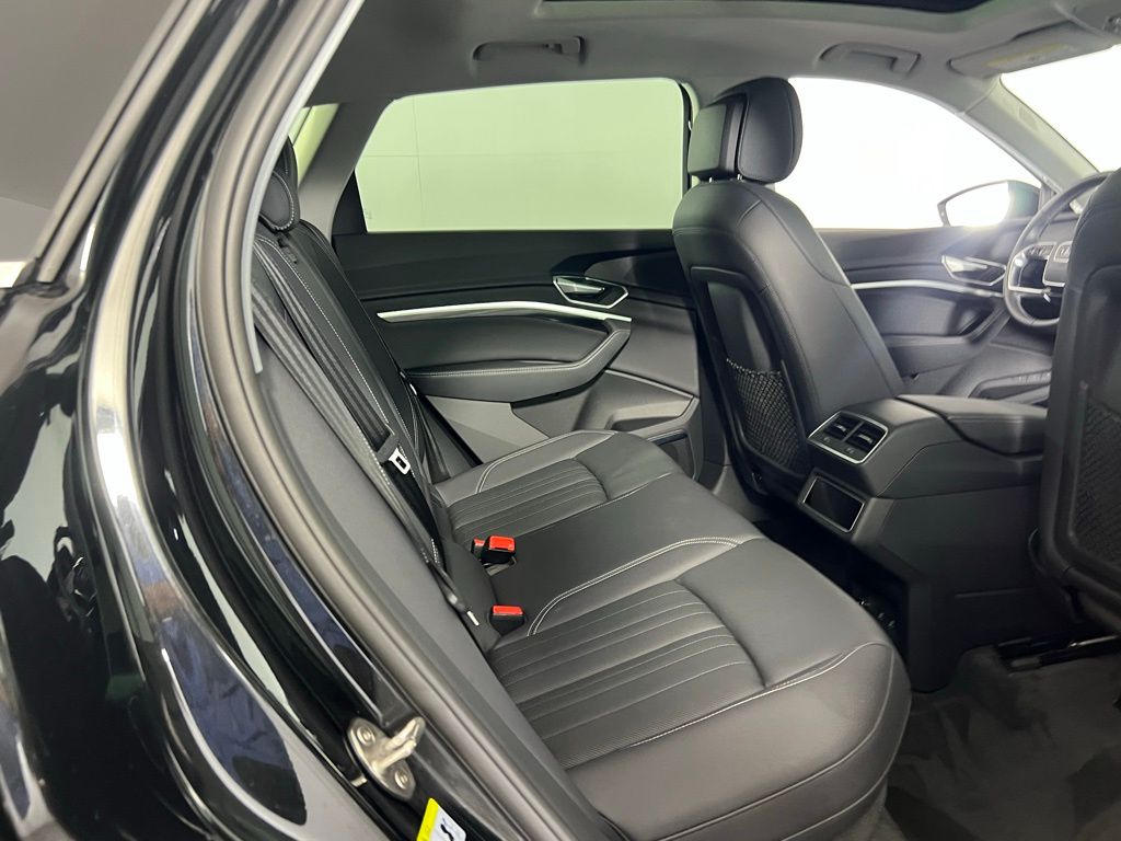 2023 Audi e-tron Premium Plus photo 16