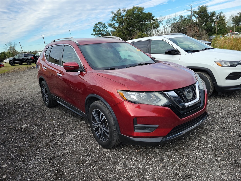 2020 Nissan Rogue SV's photo