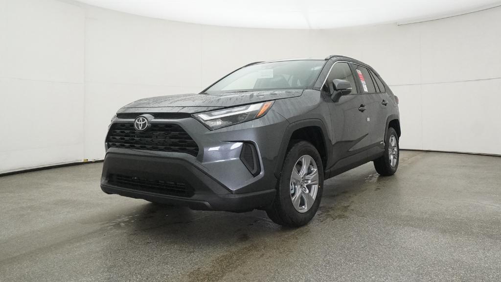 2025 Toyota RAV4 Hybrid XLE photo 3