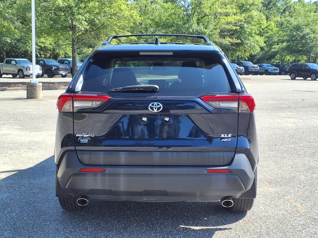 2019 Toyota RAV4 XLE photo 6