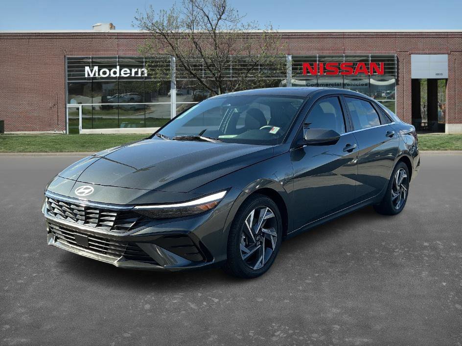 2024 Hyundai Elantra SEL's photo