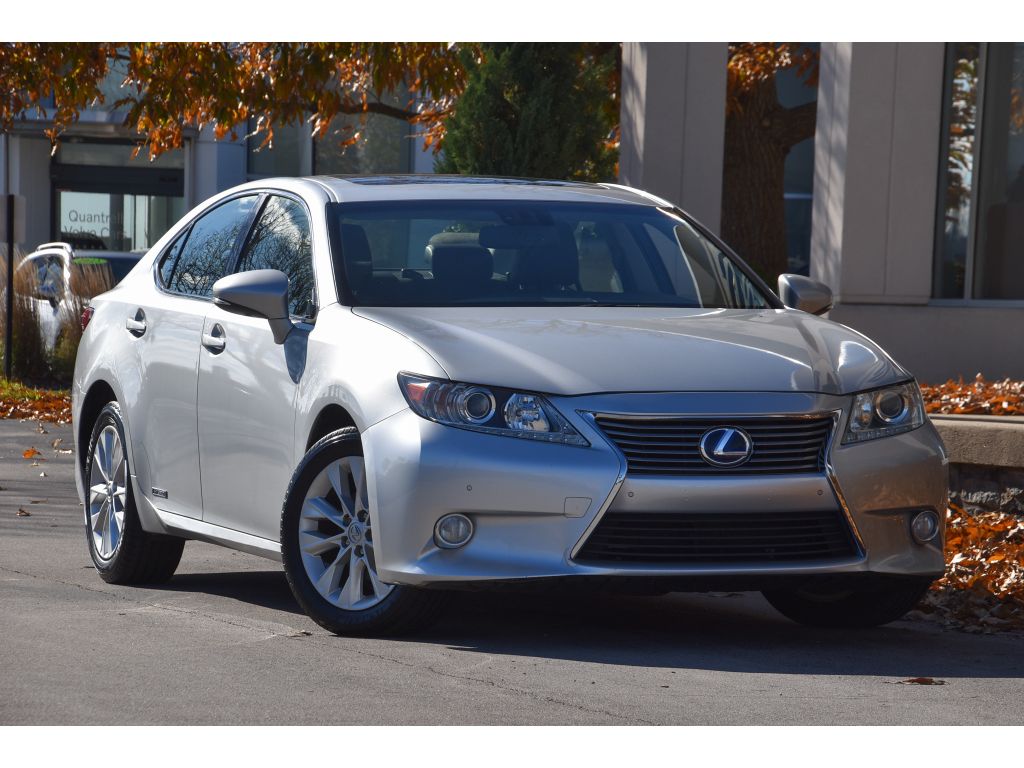 2013 Lexus ES 300h's photo