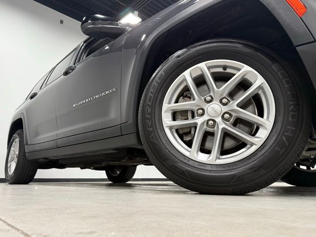 2021 Jeep Grand Cherokee Laredo photo 2