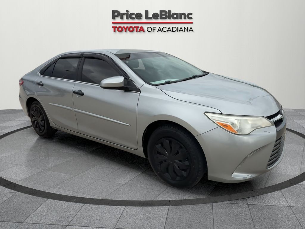 2017 Toyota Camry LE's photo