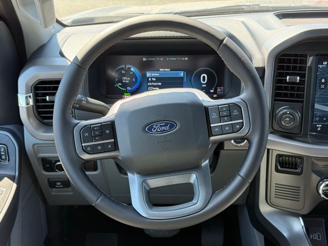 2025 Ford F-150 Lightning XLT photo 19