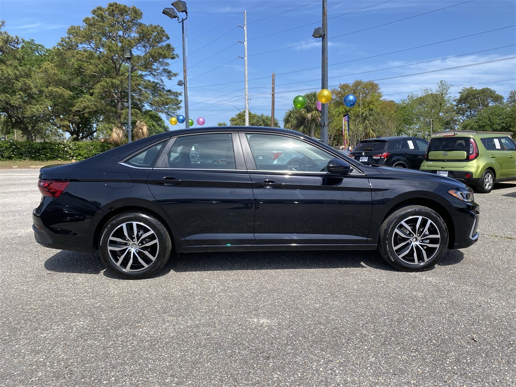 2025 Volkswagen Jetta 1.5T SE photo 3