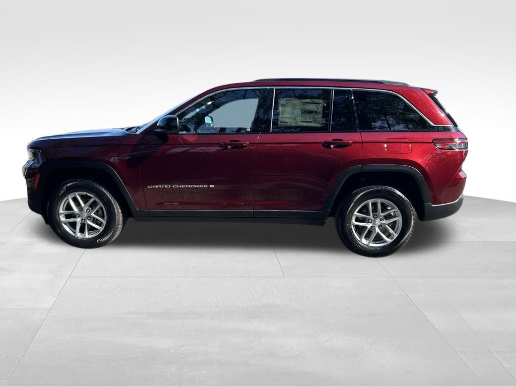 2025 Jeep Grand Cherokee Laredo X photo 3