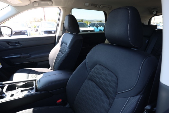 2025 Nissan Pathfinder SV photo 14