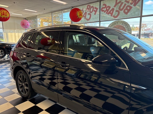 2022 Volkswagen Tiguan SE photo 2