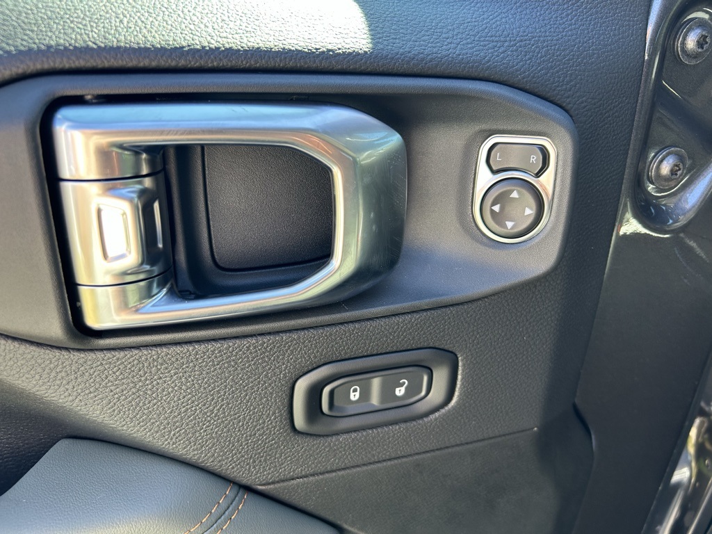 2025 Jeep Gladiator Mojave photo 13
