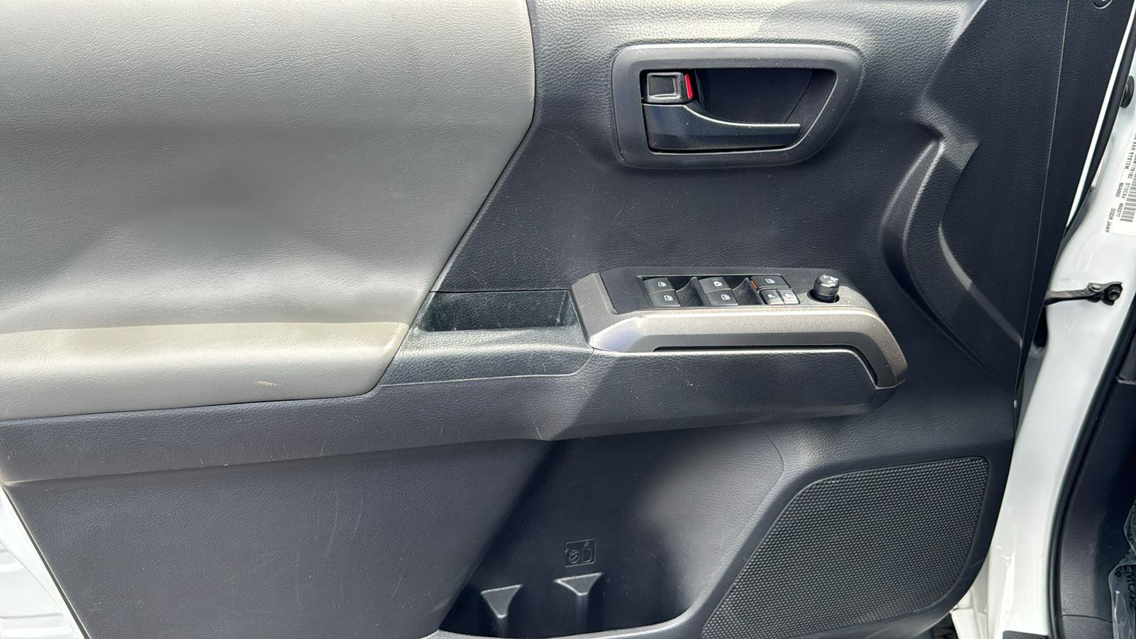2022 Toyota Tacoma SR5 photo 11