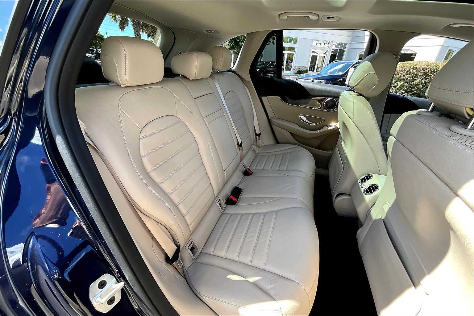 2021 Mercedes Benz GLC 300 photo 20