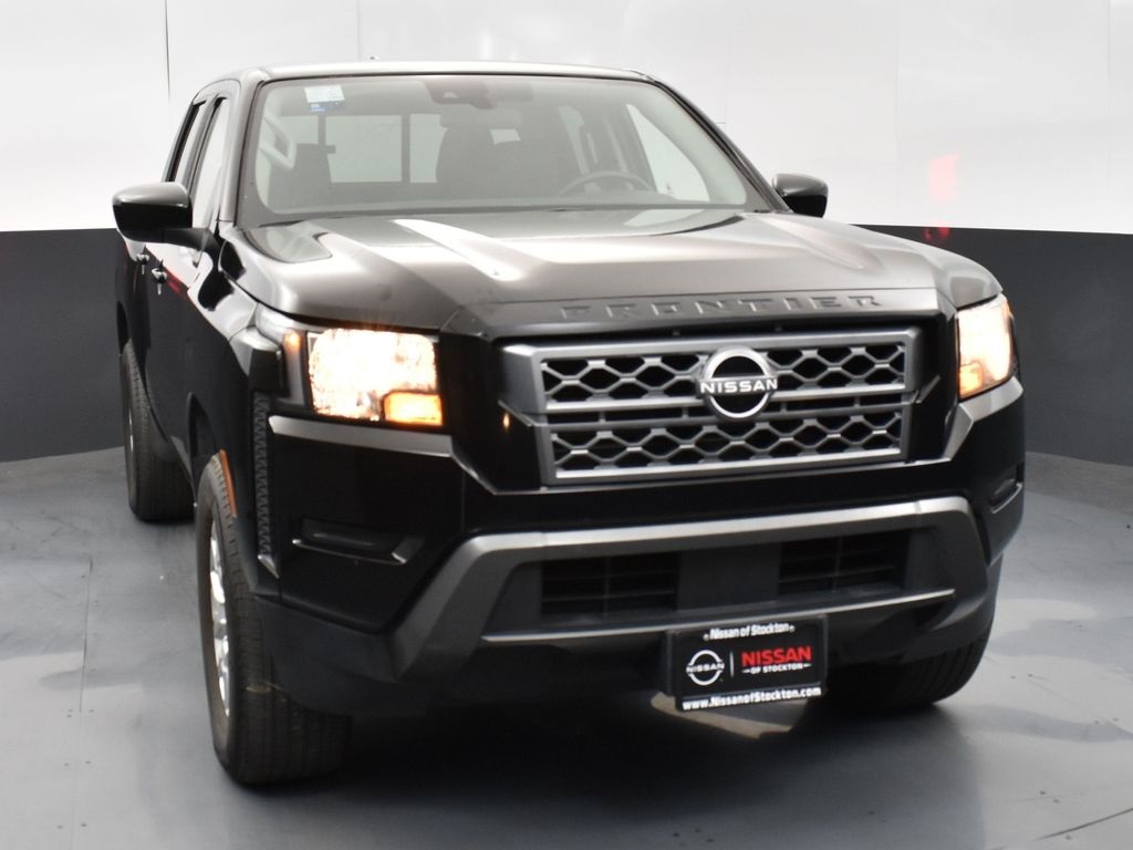 2022 Nissan Frontier SV photo 2