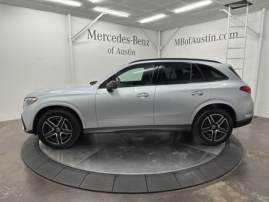 2026 Mercedes Benz GLC 300 photo 2