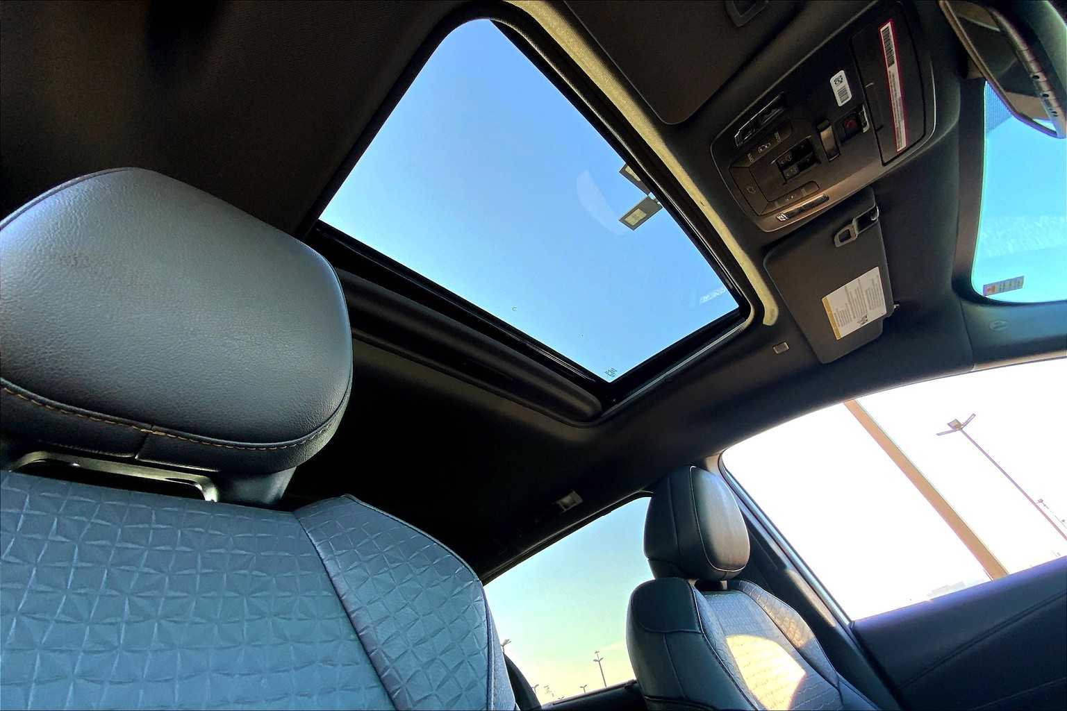 2023 Toyota Sienna Woodland Edition photo 13