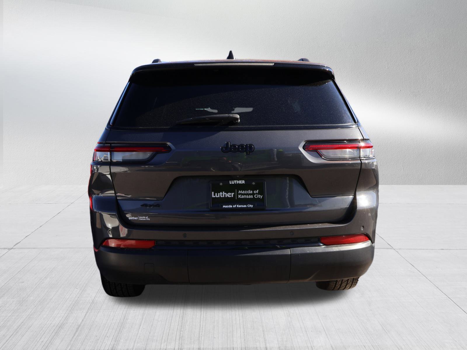 2023 Jeep Grand Cherokee Altitude photo 3