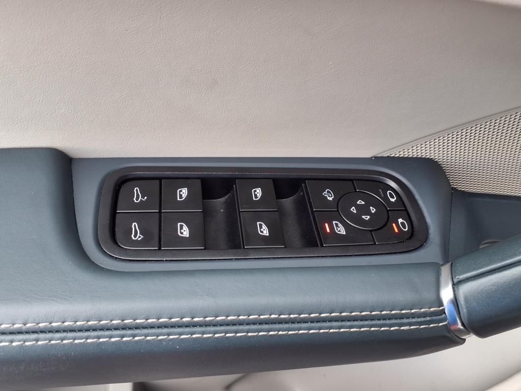 2023 Porsche Cayenne S Platinum Edition photo 9