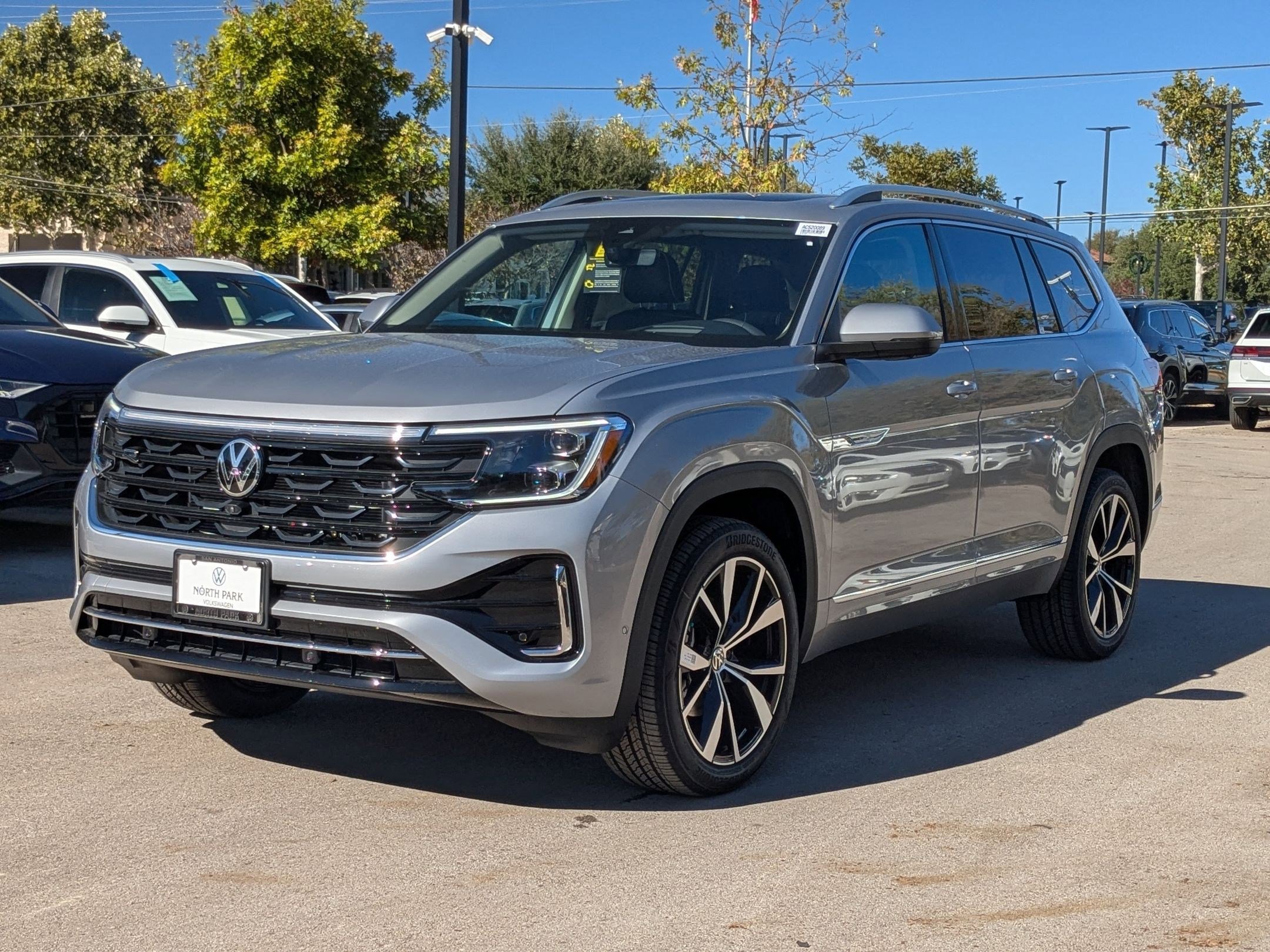 2026 Volkswagen Atlas SEL Premium R-Line photo 4