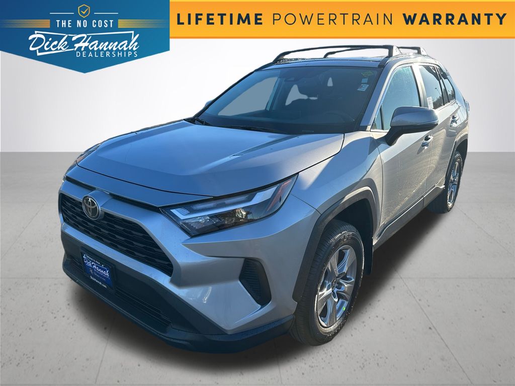 2025 Toyota RAV4 XLE's photo