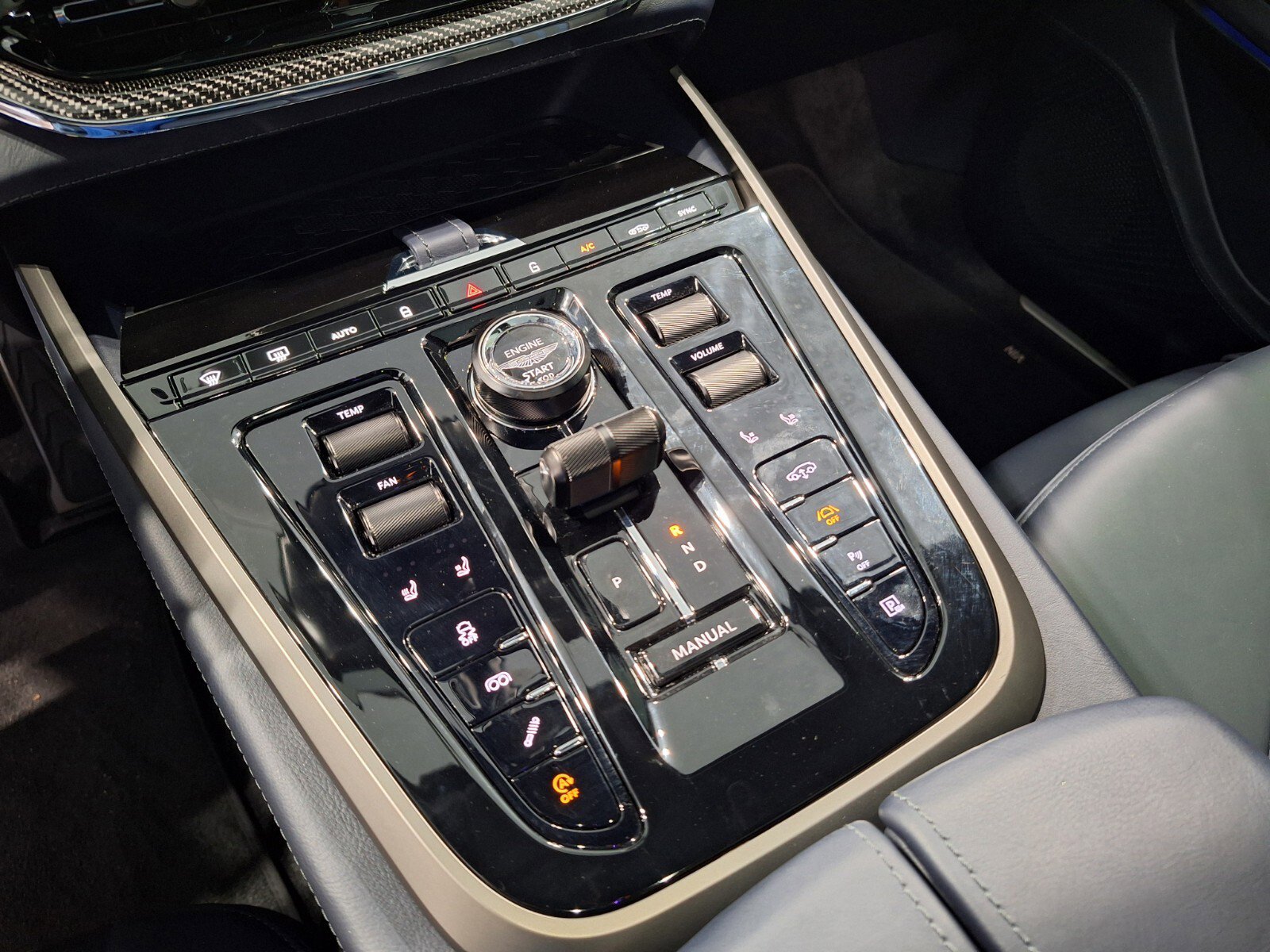 2025 Aston Martin DBX AM8 DBX707 photo 13