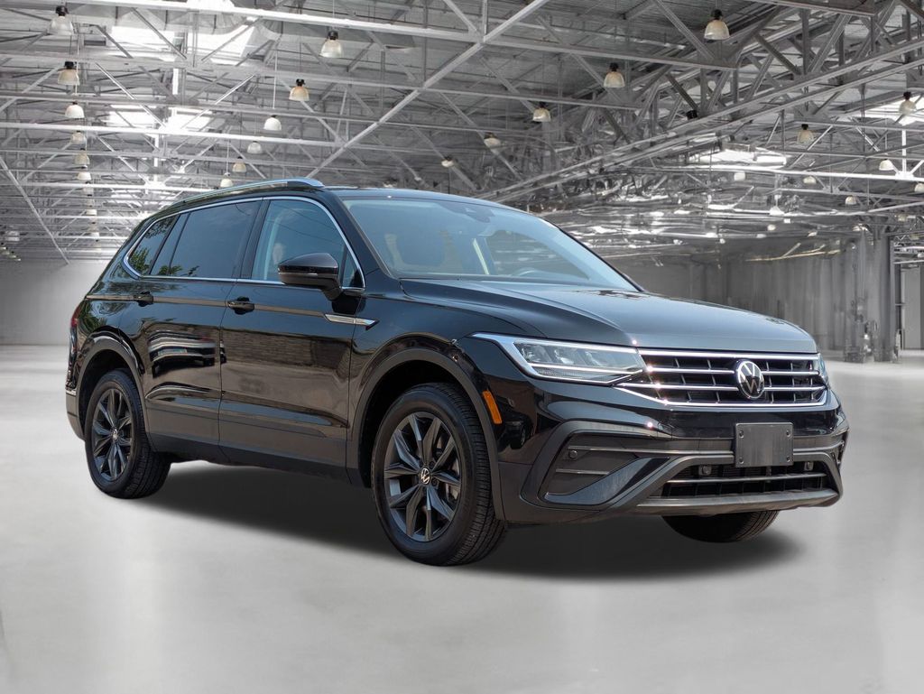 2023 Volkswagen Tiguan SE photo 3