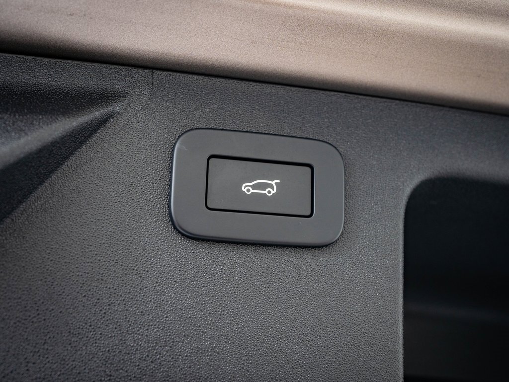 2023 Land Rover Discovery Sport S R-Dynamic photo 18