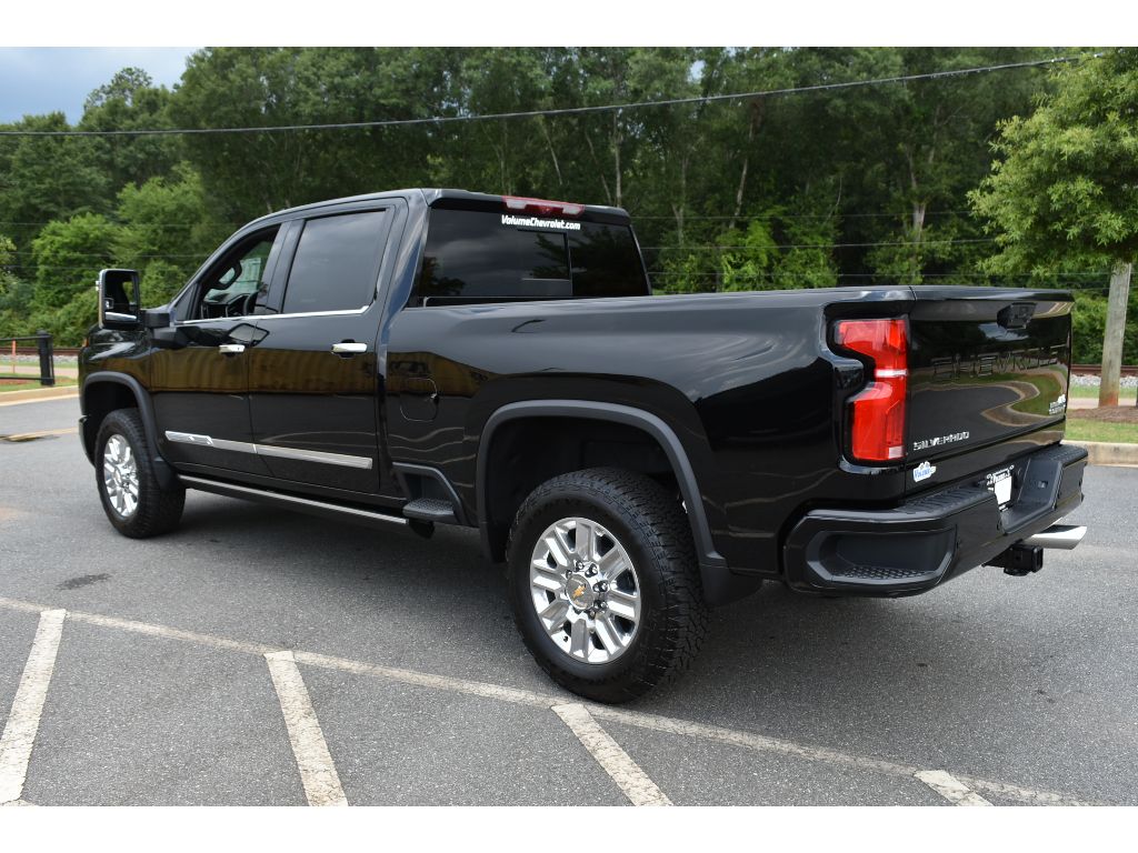 2025 Chevrolet Silverado 2500HD High Country photo 2