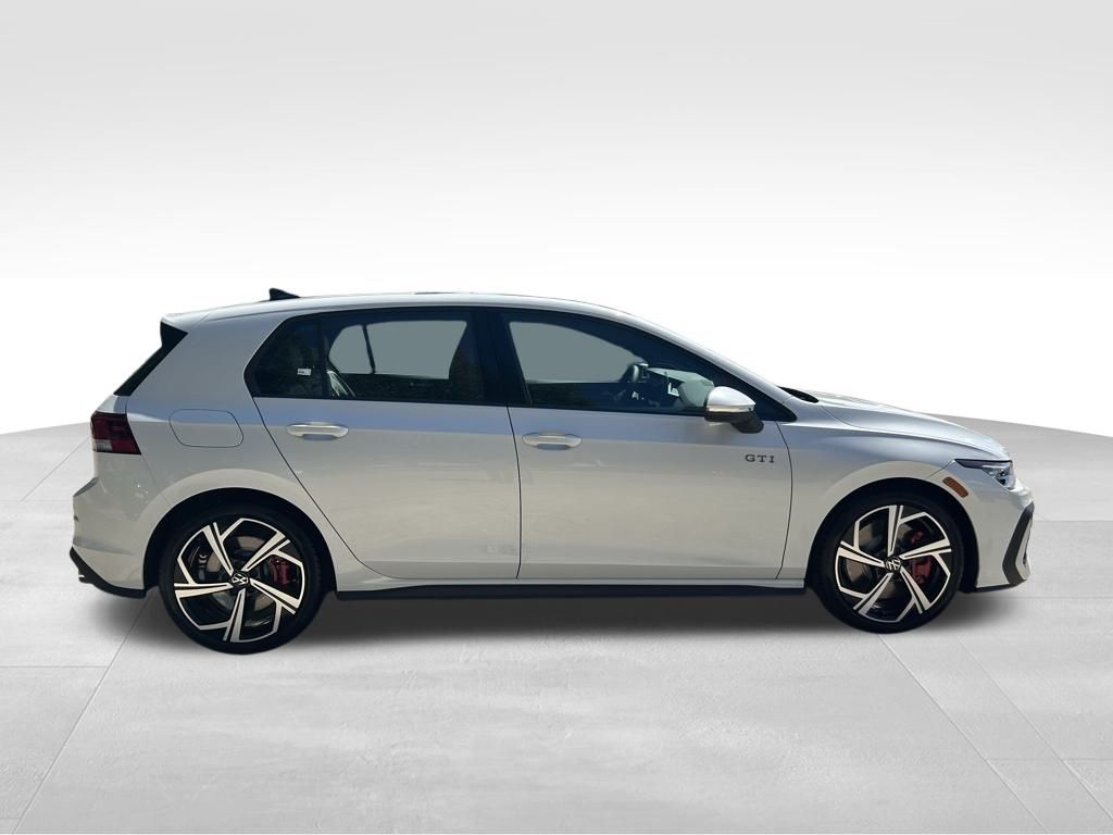 2025 Volkswagen Golf GTI SE photo 3