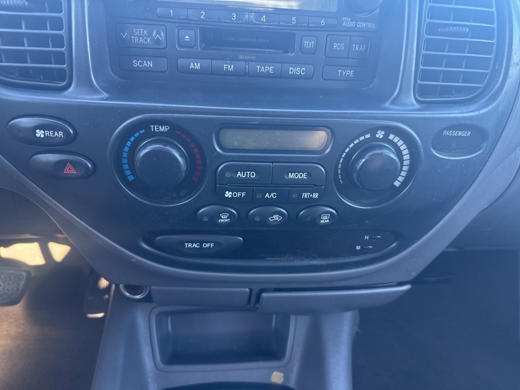 2004 Toyota Sequoia SR5 photo 4