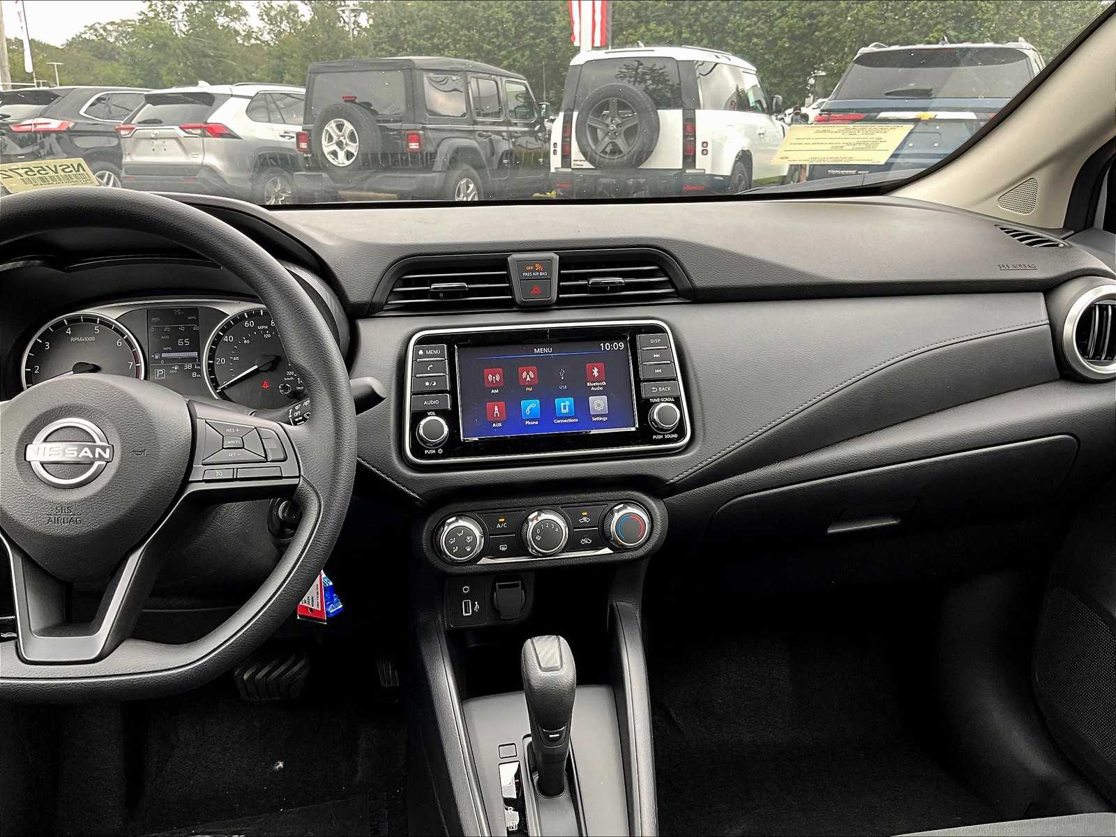 2025 Nissan Versa S photo 12