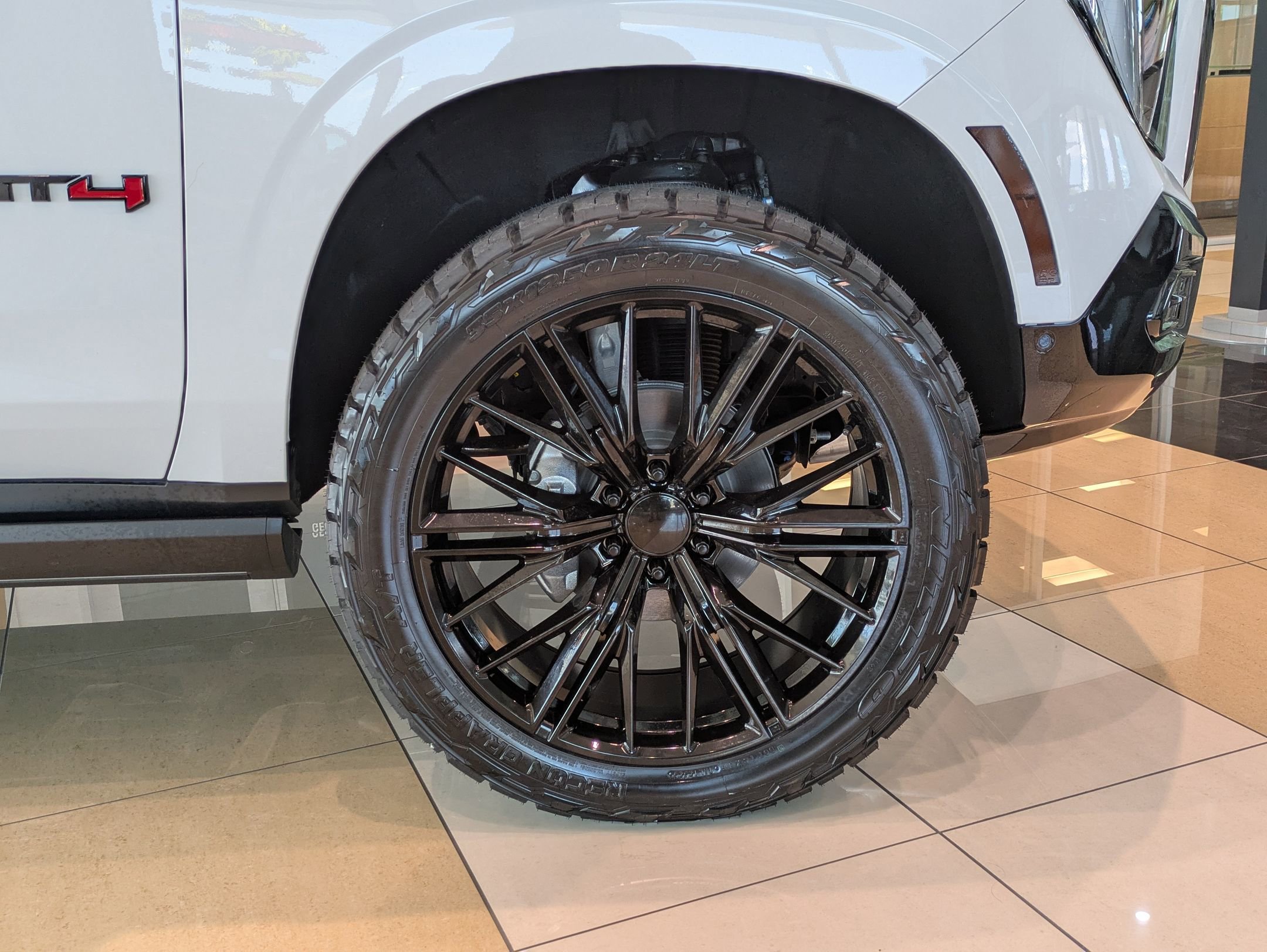 2025 Gmc Yukon AT4 Ultimate photo 6