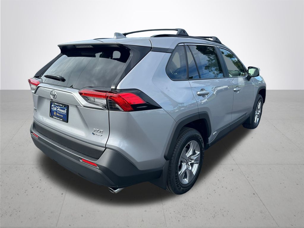 2025 Toyota RAV4 Hybrid XLE photo 4