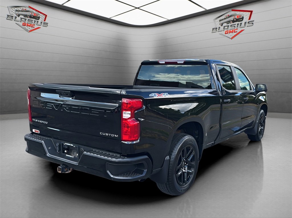 2023 Chevrolet Silverado 1500 Custom photo 4