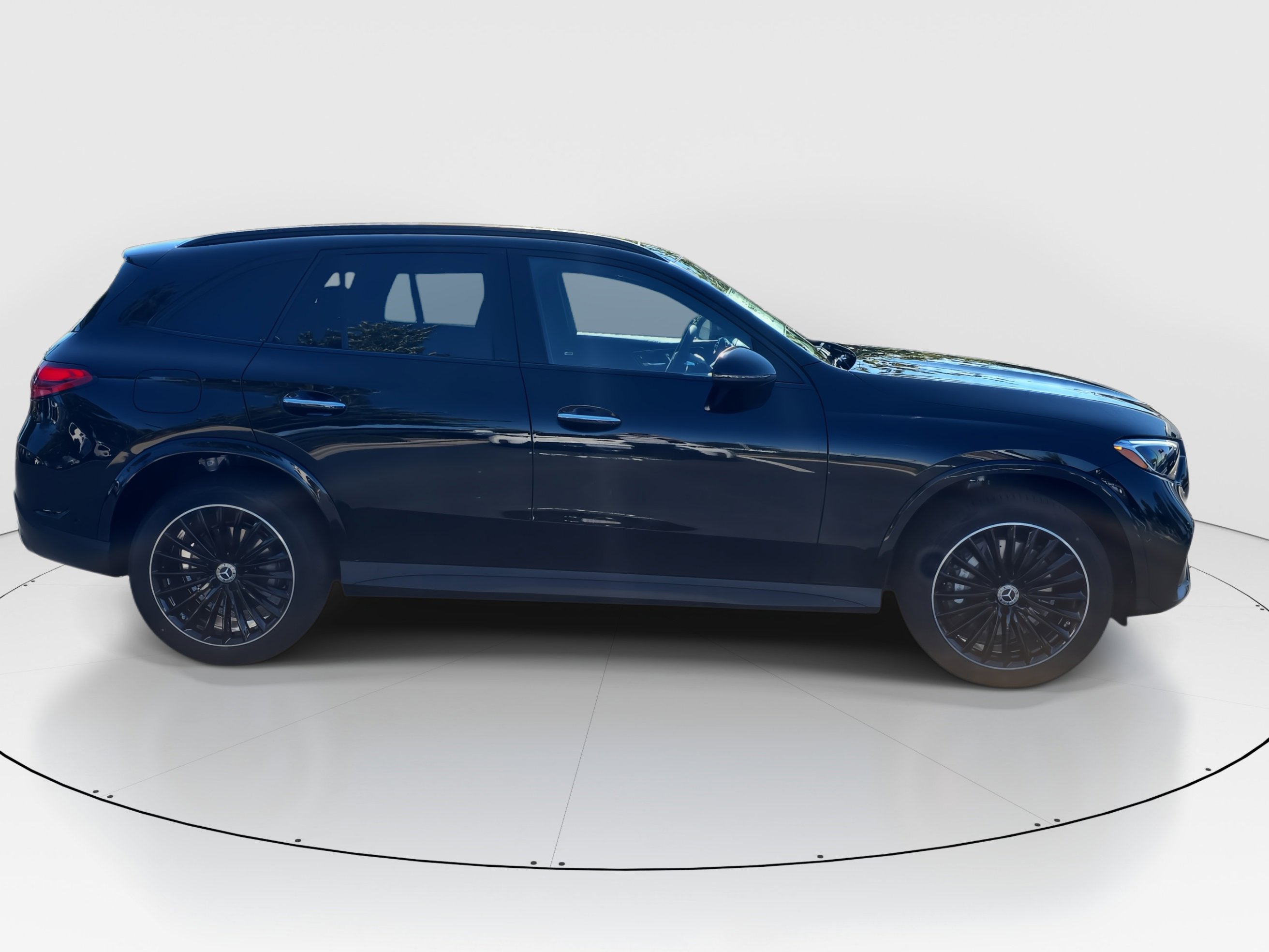 2026 Mercedes Benz GLC 300 4MATIC photo 3