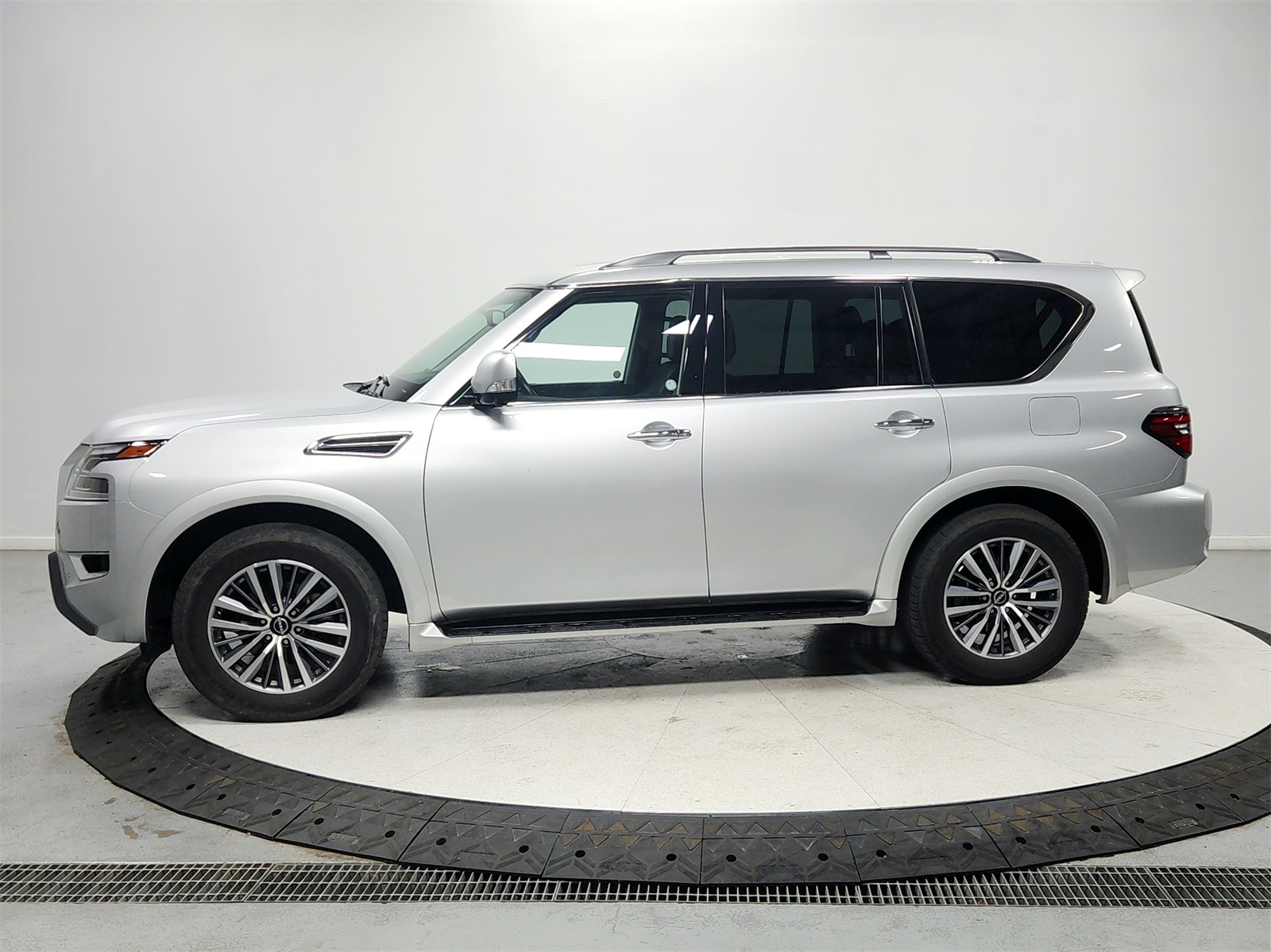2023 Nissan Armada SL photo 4